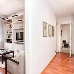 Central 2 Bedroom Apartment By Sagrada Familia