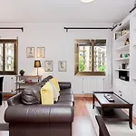 Central 2 Bedroom Apartment By Sagrada Familia