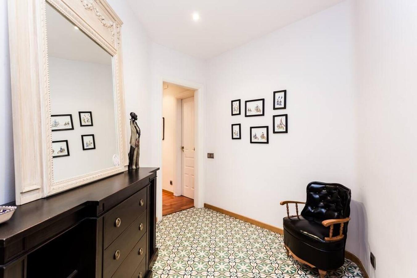 2 Bedroom By Sagrada Familia Apartamento
