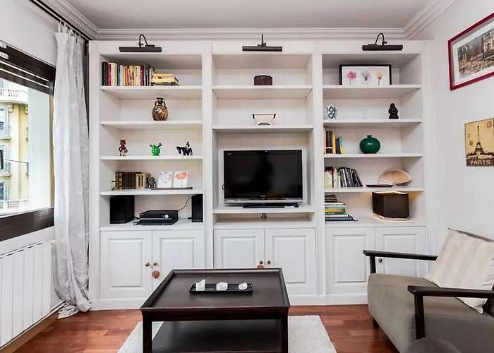 Central 2 Bedroom By Sagrada Familia